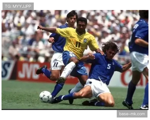 马尔蒂尼防守艺术解析：传奇后卫的技巧与深远影响引关注