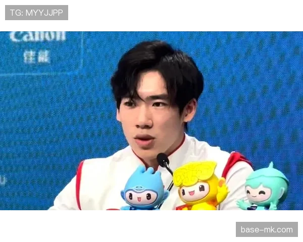 张博恒家的冰箱里只有蛋白粉和冰块